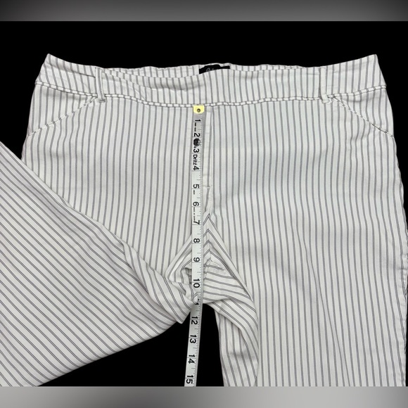 NEW, Reitmans, The Iconic Cropped Pants, Size 22 Regular, White, Gray - Picture 4 of 8